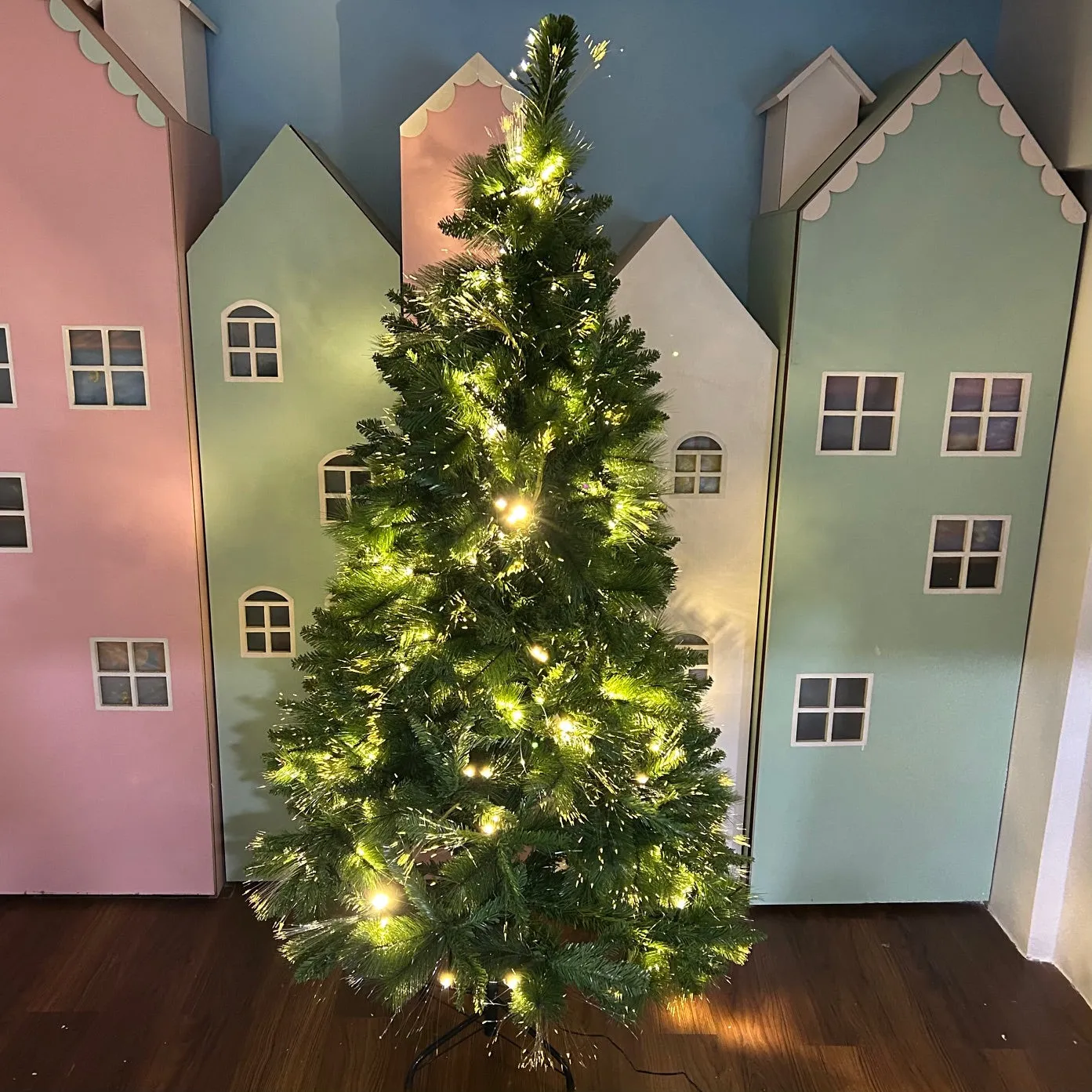 Pre-Lit Luxury Classic Dense Pine Tree with Built-In Lights - 6 ft