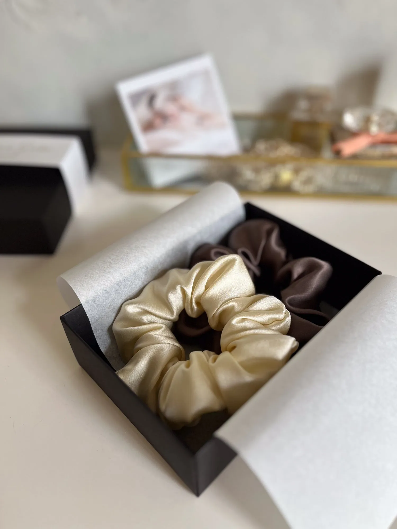 Set of 2 L size natural silk scrunchies - Delicious Mocha & French Champagne