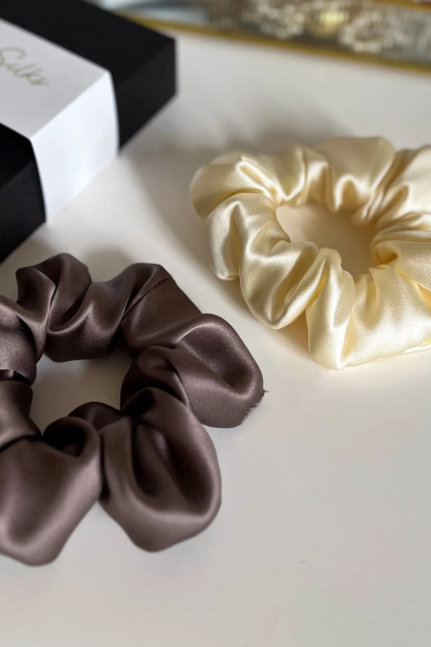 Set of 2 L size natural silk scrunchies - Delicious Mocha & French Champagne