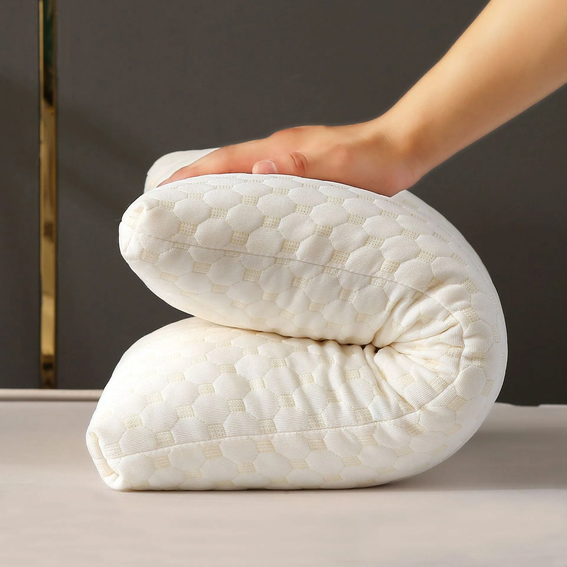 Soft Latex Granular Pillow for Cervical Vertebrae Massage Pillow